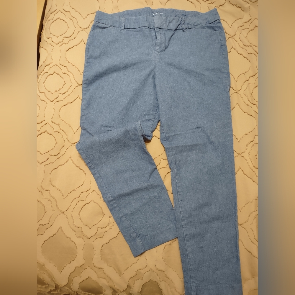 Chambray denim light blue OLD NAVY pixie pants in size 14